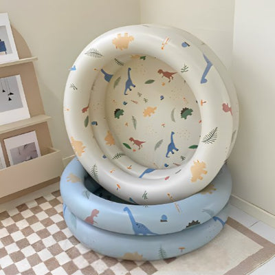 Piscine gonflable dinosaures bleus et beiges pour une utilisation interne et externe.