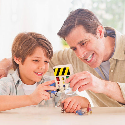 Tableau-Montessori avec système dde déverouillage lumineux pour une complicité père-fils