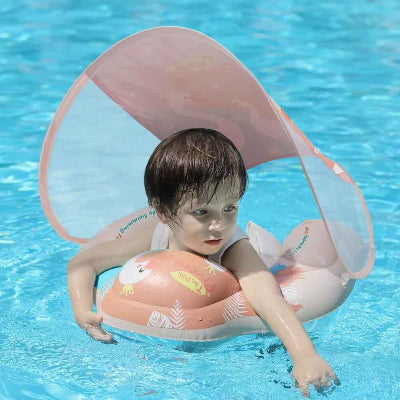 Mouvement libre des membres  installe en toute sécurité dans sa bouee piscine bebe