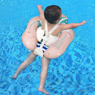Bebe flotte en toute sécurité dans la bouee piscine bebe