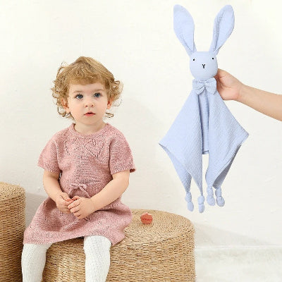 Doudou lapin qui accompagne votre de la naissance à l'enfance