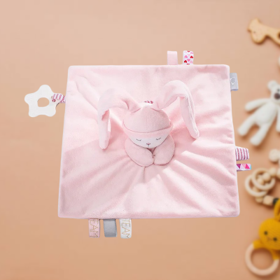 doudou lapin rose pour l'éveil multiple