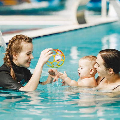 Hochet bebe adapté aux séances d'éveil dans l'eau
