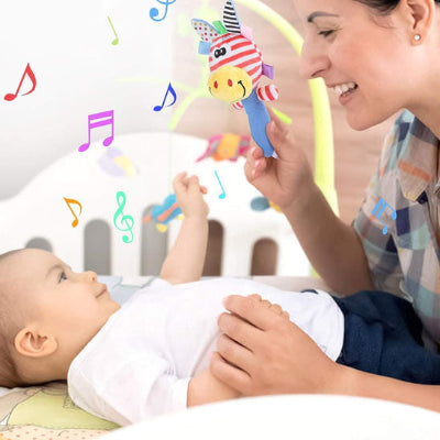 La clochette intégré du hochet bébé stimule les mouvements de préhension.
