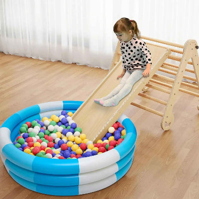 Piscine bebe gonflable qui se transformé en piscine a balle accompagné d'un glissoire pour des jeux habillé