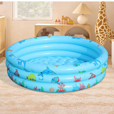 La piscine bebe installé avec assurance sur un tapis de coton