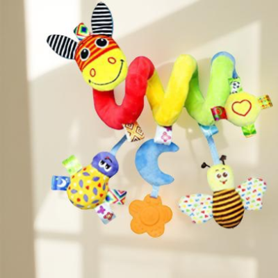 Spirale d'activité bébé petit cerf avec hochets suspendus