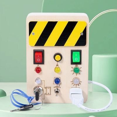 La variante Déverrouillage de lumière du Tableau Montessori - BusyBoardCircuit™