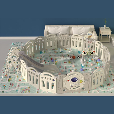 Parc pliable bebe en cercle dans le salon