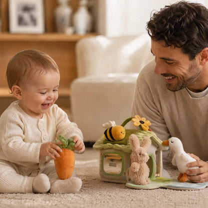 Cube motricité bébé entre papa et le tout petit