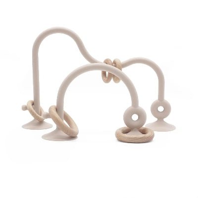 Anneau de dentition bébé un labyrinthe en silicone beige et de perle de bois