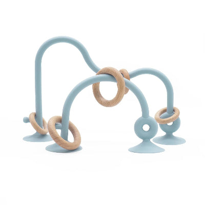 Anneau de dentition bébé un labyrinthe en silicone bleu et de perle de bois