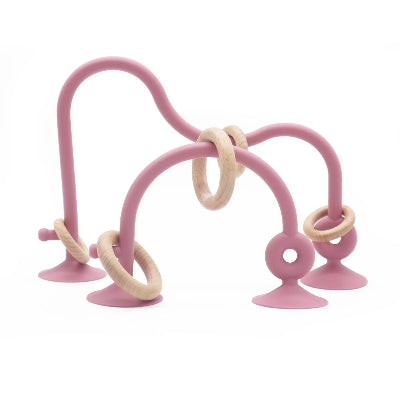 Anneau de dentition bébé un labyrinthe en silicone rose foncé et de perle de bois