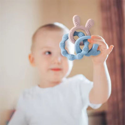 Anneau de dentition comme jouet bébé à textures multiples et légers