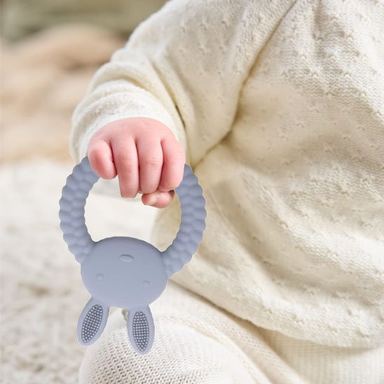 Anneau de dentition s'agrippe avec aisance et d'une main