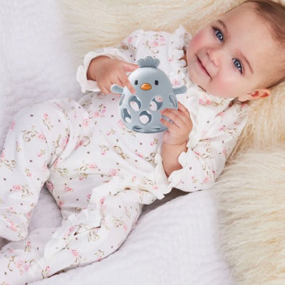 Anneau de dentition avec une structure qui facilite la préhension des deux mains