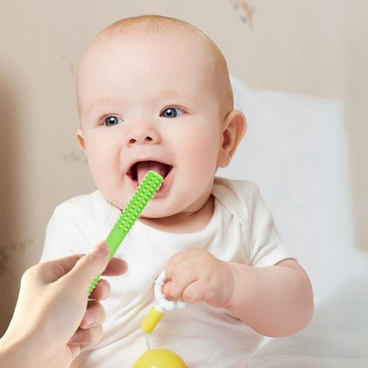 Anneau dentition bébé dans la bouche et stimuler la sensation du soulagement