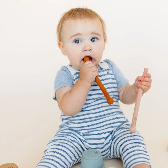 Anneau dentition bébé souple et fin mordre et tordre