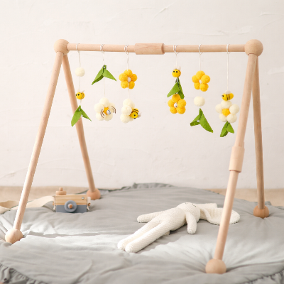 Arche bebe avec les pendentifs abeilles et fleurs