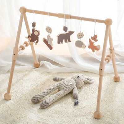 Arche bebe avec des pendentifs animaux de foret et tout en bois