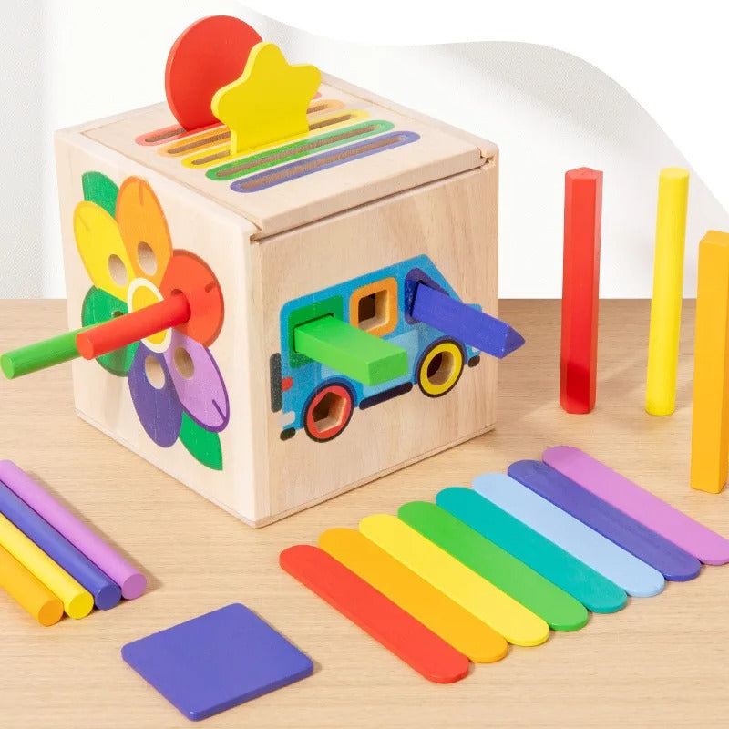 Association pièces-maquettes du cube d'activité bébé 