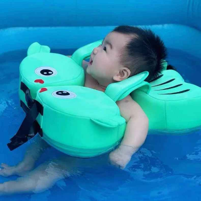 Bouee piscine bebe pour que le tout petit flotte tout seul sans risque.