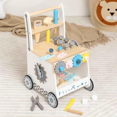 Chariot de marche bébé avec des outils a frapper et visser 