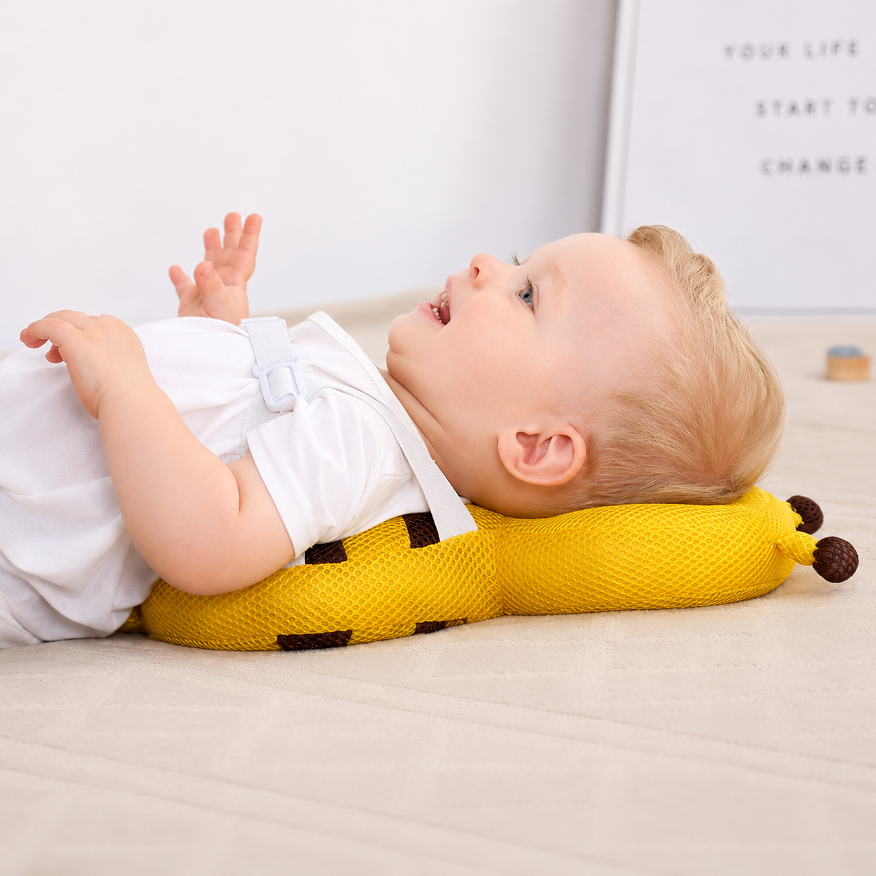 Chute en arrière amorti par le coussin anti chute bebe