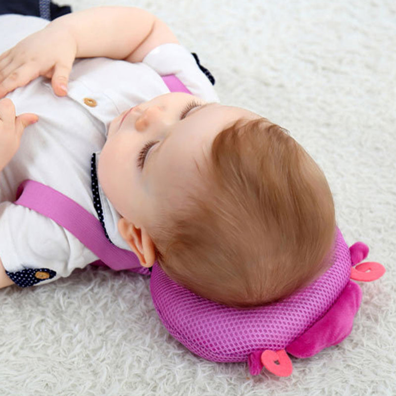Le coussin anti chute bebe épouse parfaitement la forme de sa tête 