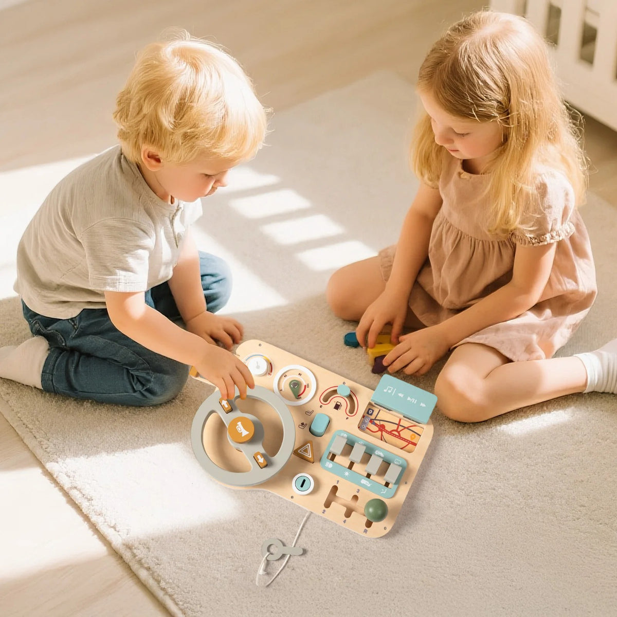 Cube motricité bébé bois pour jouer à deux