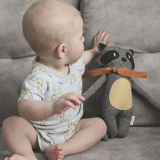 doudou bébé, un accessoire d'éveil indispensable