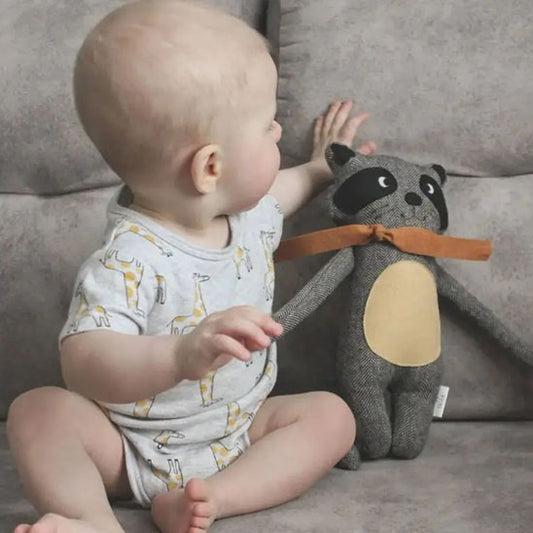 doudou bébé, un accessoire d'éveil indispensable