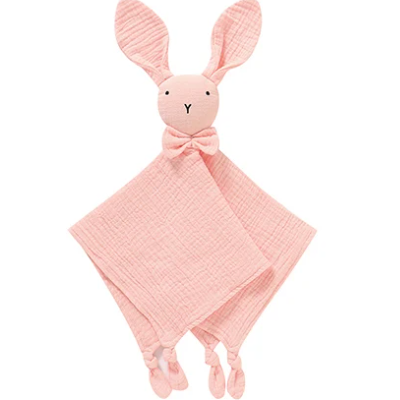 Le structure respirante du doudou lapin permet bébé le serre contre lui sans s'é touffer même dans le sommeil.