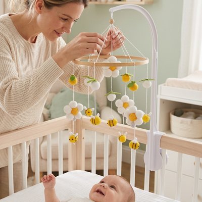 Faire tourner le Mobile bebe susciter la motricité