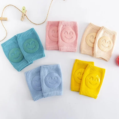 Cinq paires de genouillère bebe de couleurs différentes 