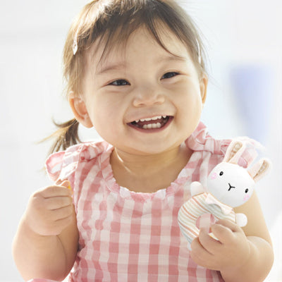 Hochet bébé provoque un florilège d'émotions