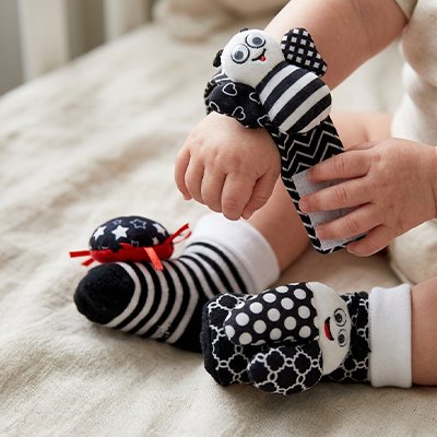 Hochet bébé poignets et pieds pour captiver au premier regard 