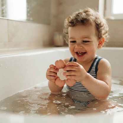Jouet baignoire pour bebe dans les petites mains pour une sensation de bonheur