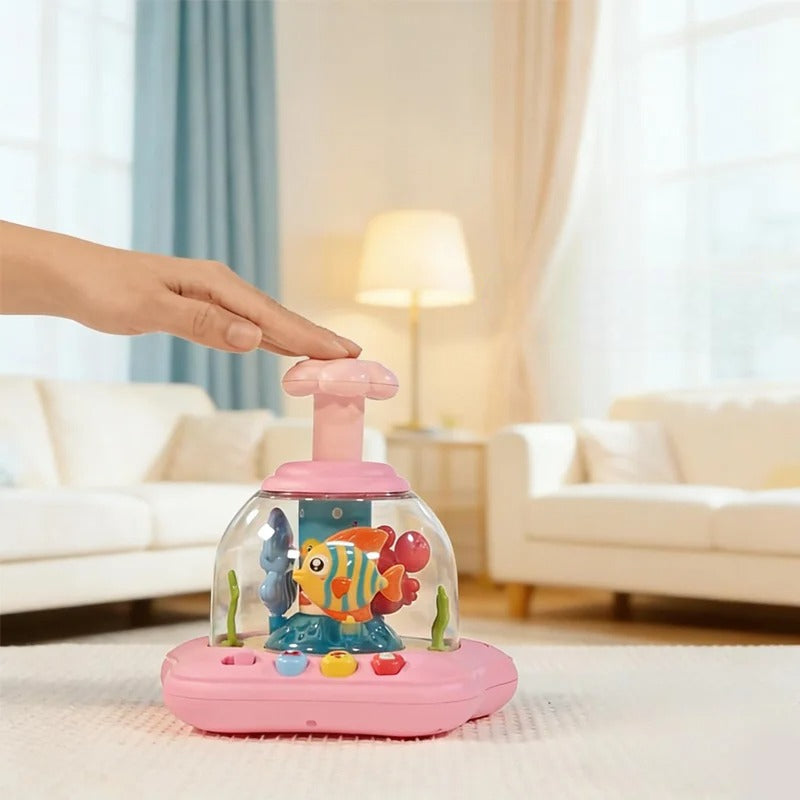 Un effort motrice sur le jouet eveil bebe et le poisson nage 