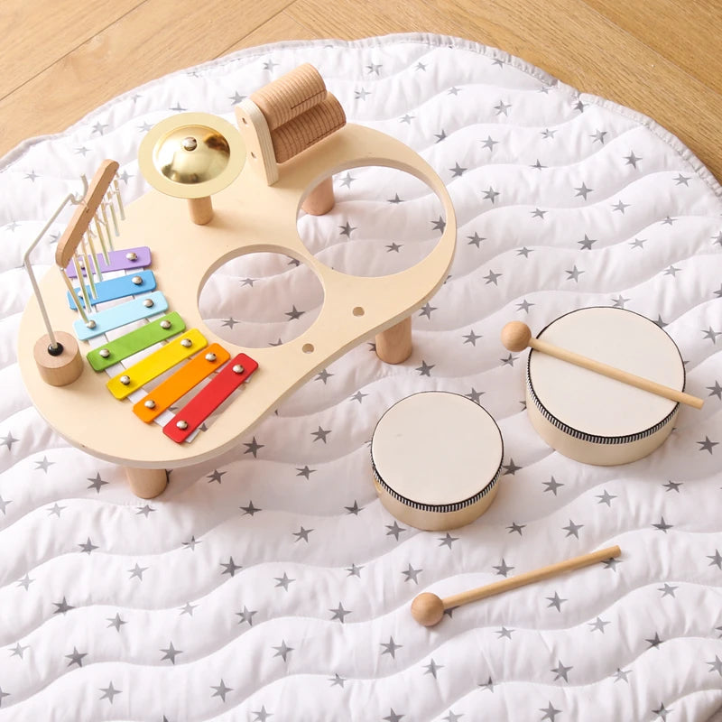 Plusieurs instruments dan n même jouet musical bebe