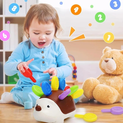 Le cube motricité bébé clic à l'insertion de chaque puzzle 