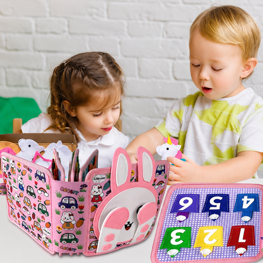 Apprentissage entre eux avec le livre pour bébés