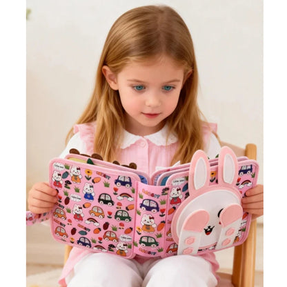 Développement cognitif avec le livre pour bébés lapin rose