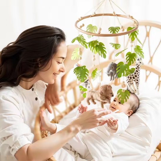 Mobile bebe combine éveil et décoration