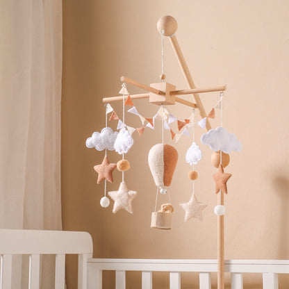 Mobile bebe montgolfière monté au dessus du berceau 