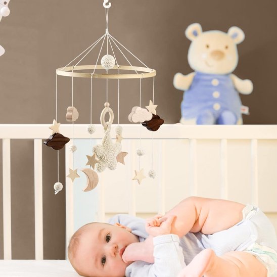 Mobile bebe stimule les premiers gestes motrices