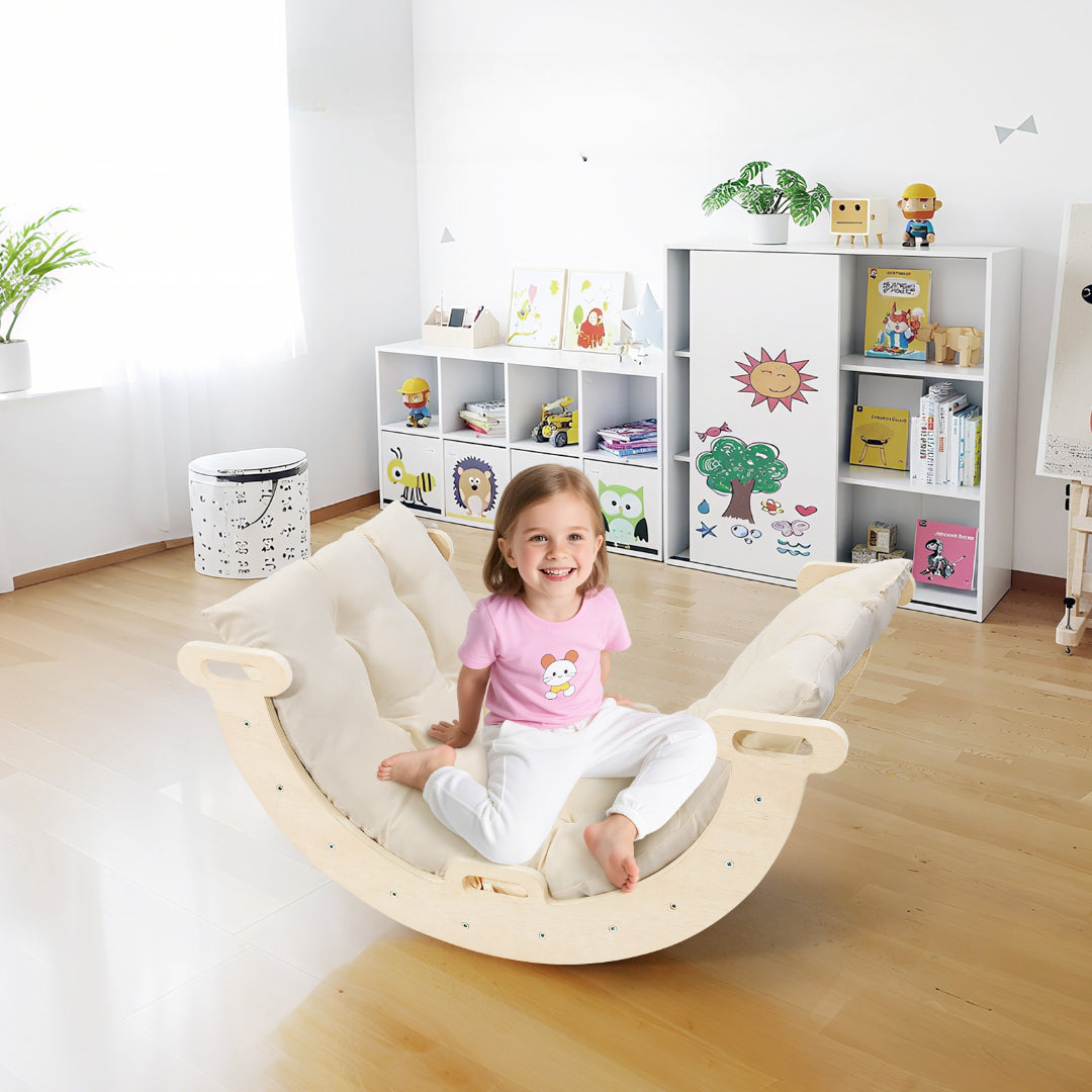 Parcours motricité bebe en bois rond avec coussin pour la bascule