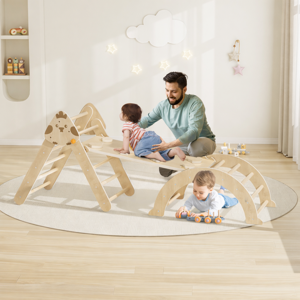 Initiation a grimper sur le parcours motricité bebe en bois