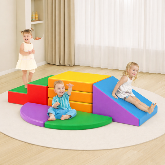 Trois jeu différents sur un même parcours motricité bebe