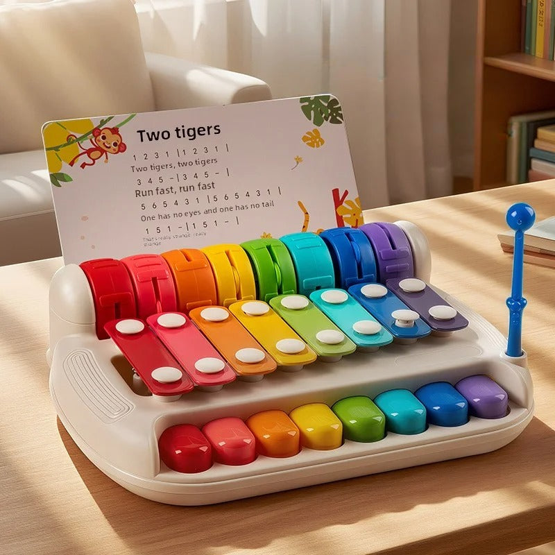 Petit piano bebe qui l'accompagne partout 